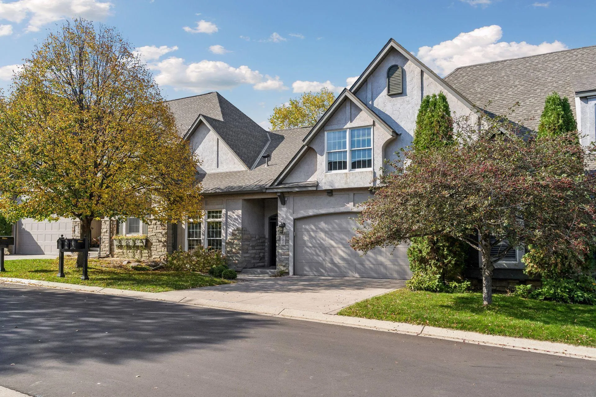 Photo 2 of 189 Stonebridge Court