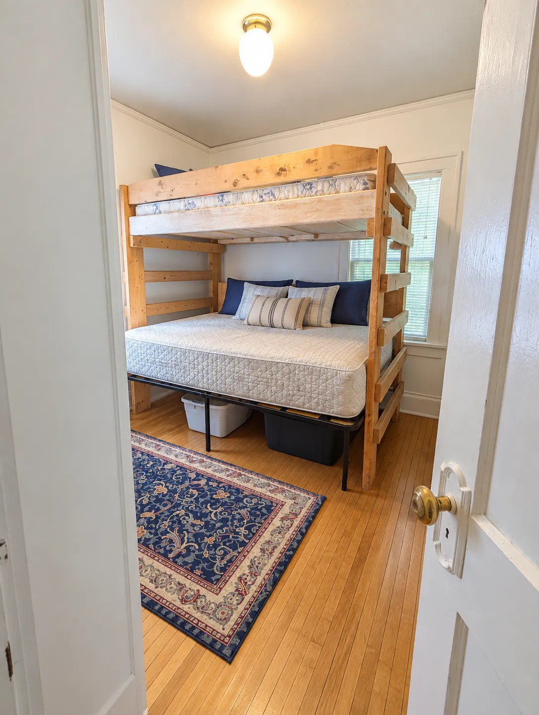Photo 6 of 2082 Manitou Avenue