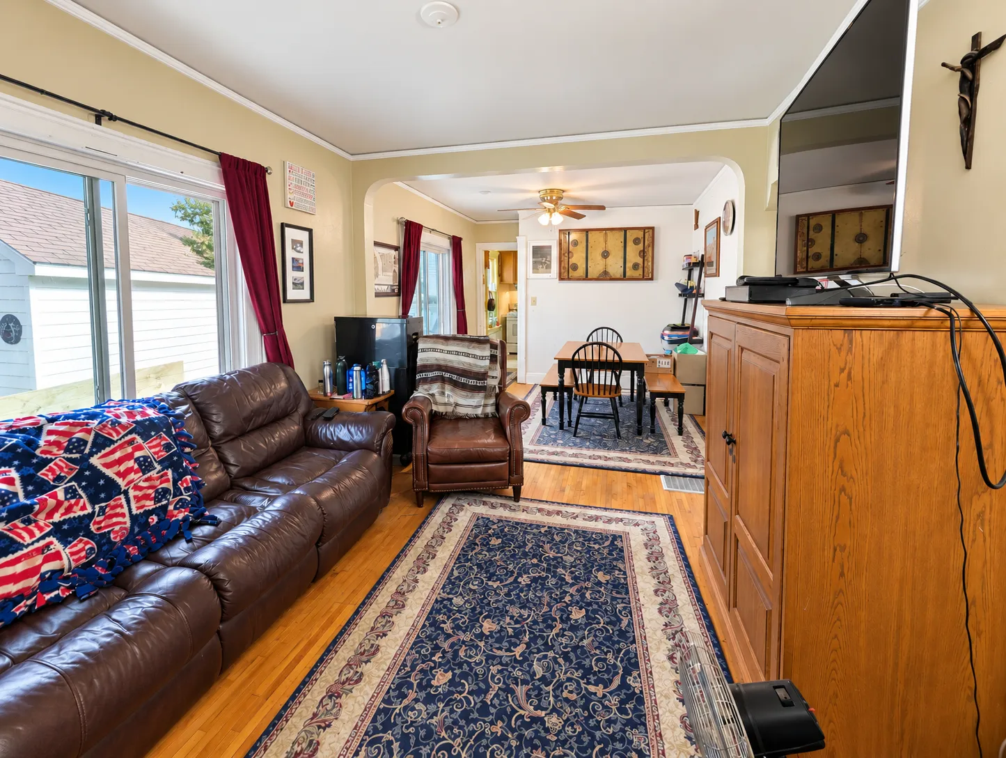 Photo 2 of 2082 Manitou Avenue