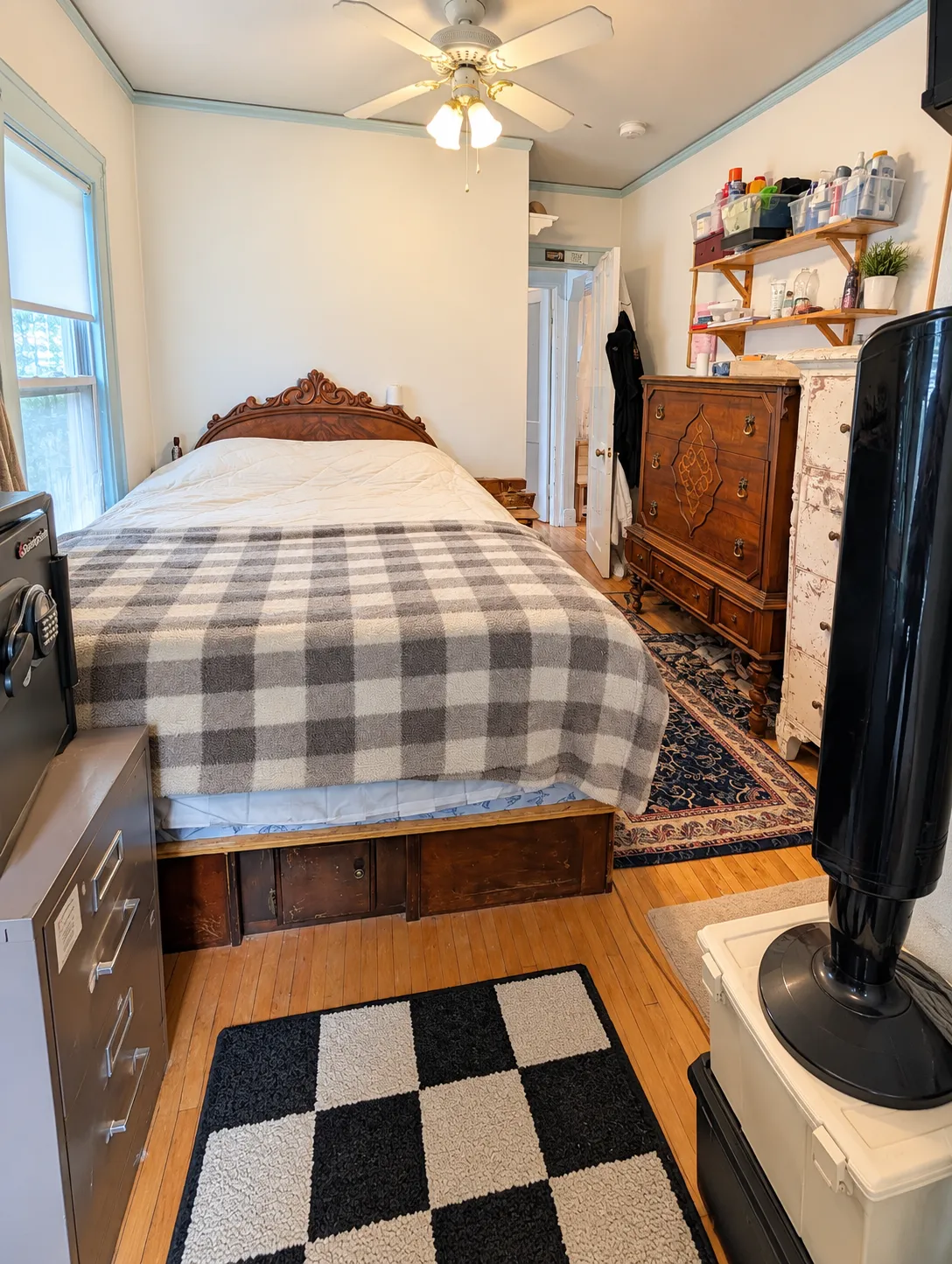 Photo 5 of 2082 Manitou Avenue