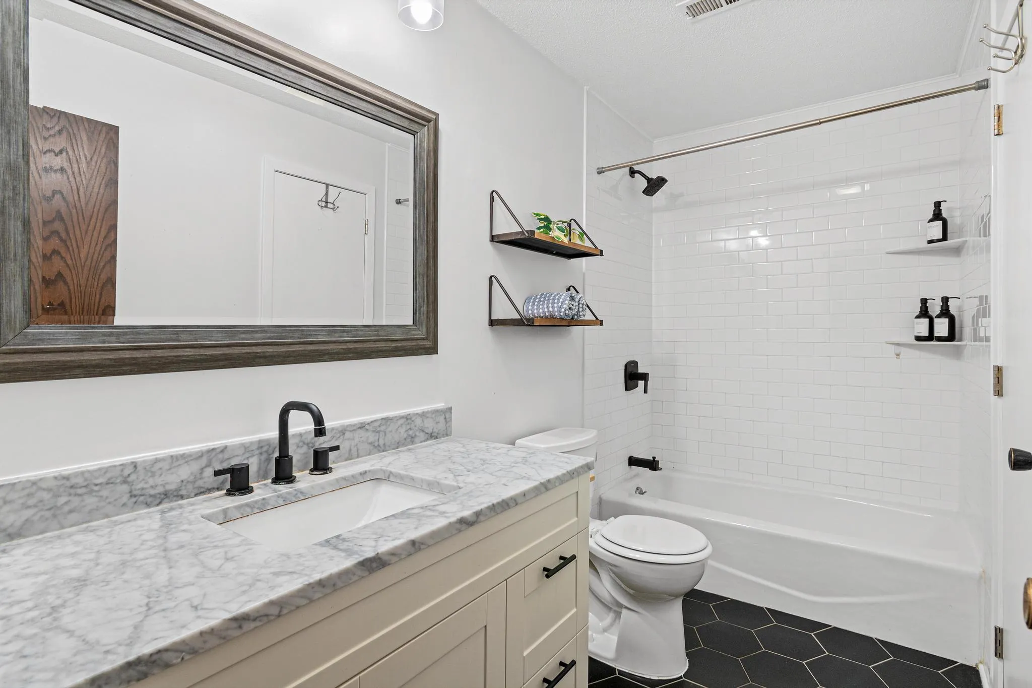 Photo 11 of 6510 2nd Ne Street