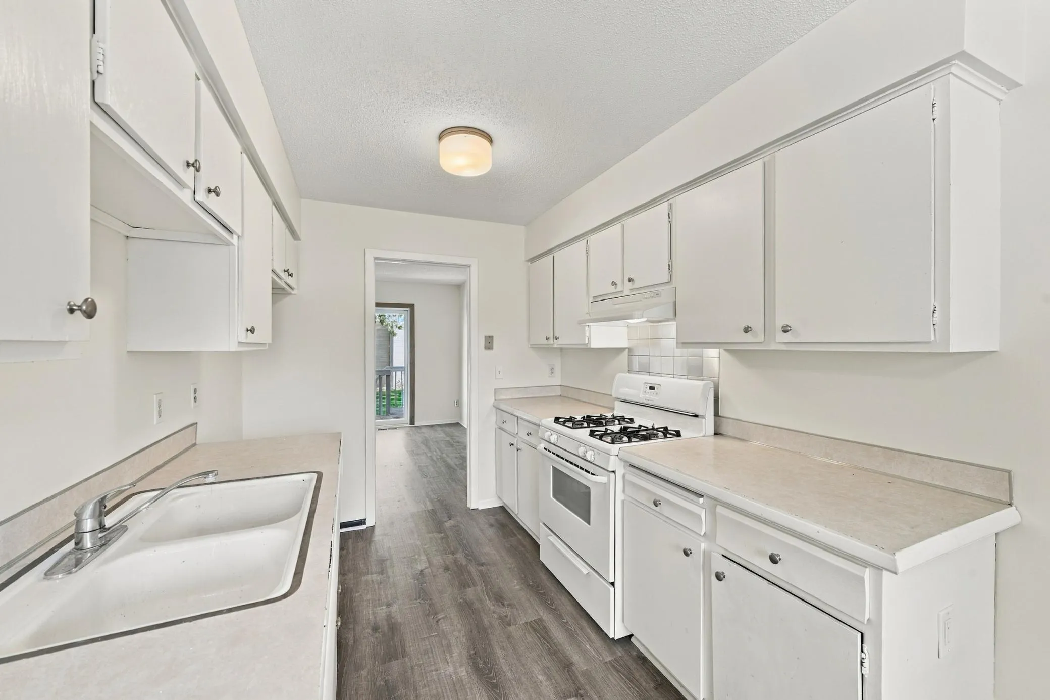 Photo 4 of 7525 Whitney Drive