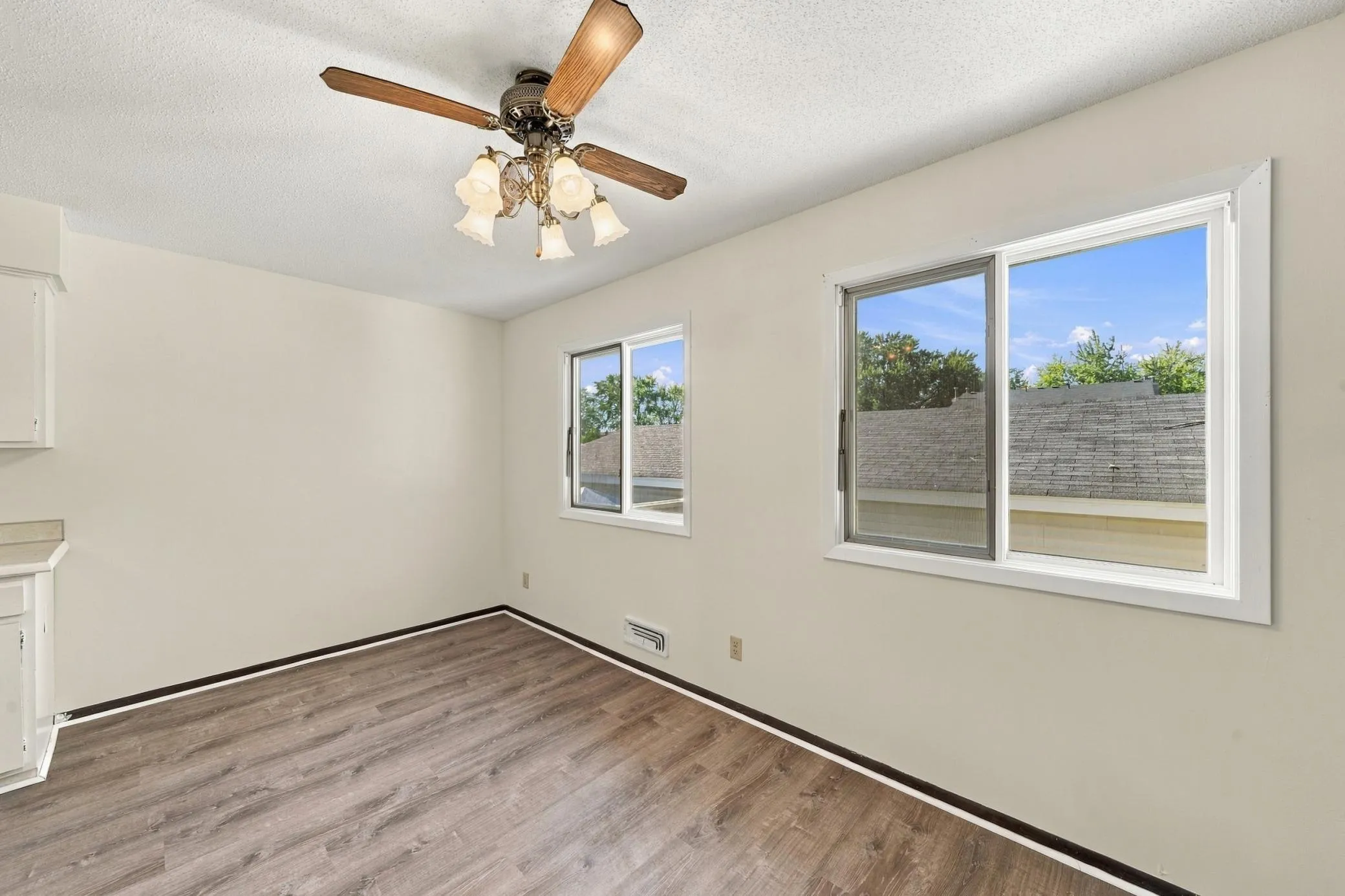 Photo 6 of 7525 Whitney Drive