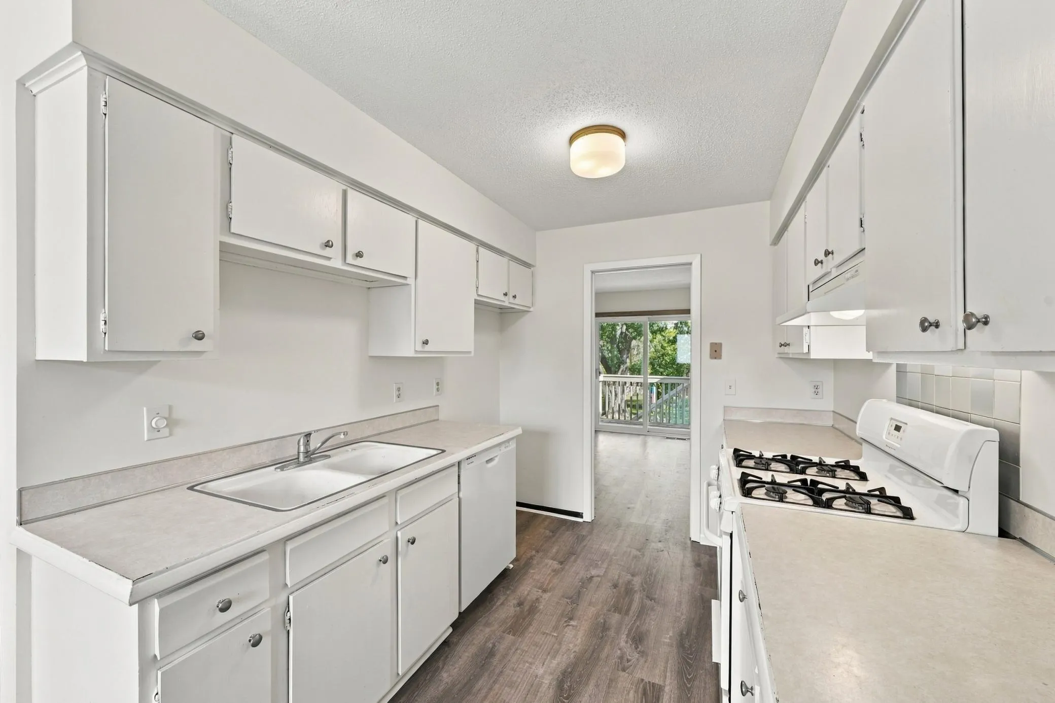 Photo 3 of 7525 Whitney Drive