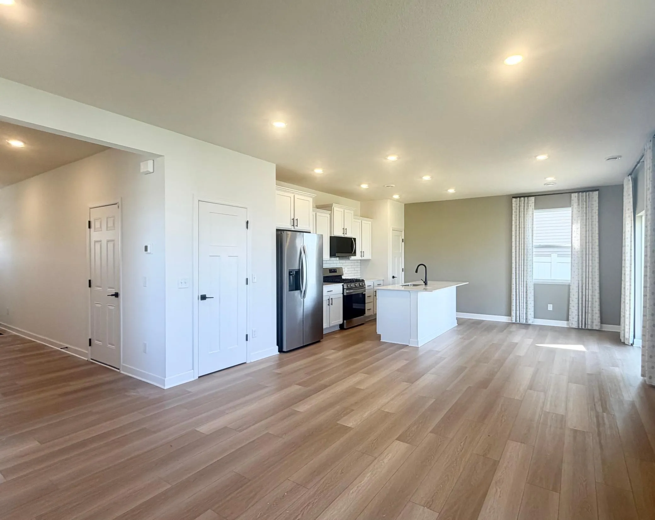 Photo 3 of 10634 Hinton S Avenue