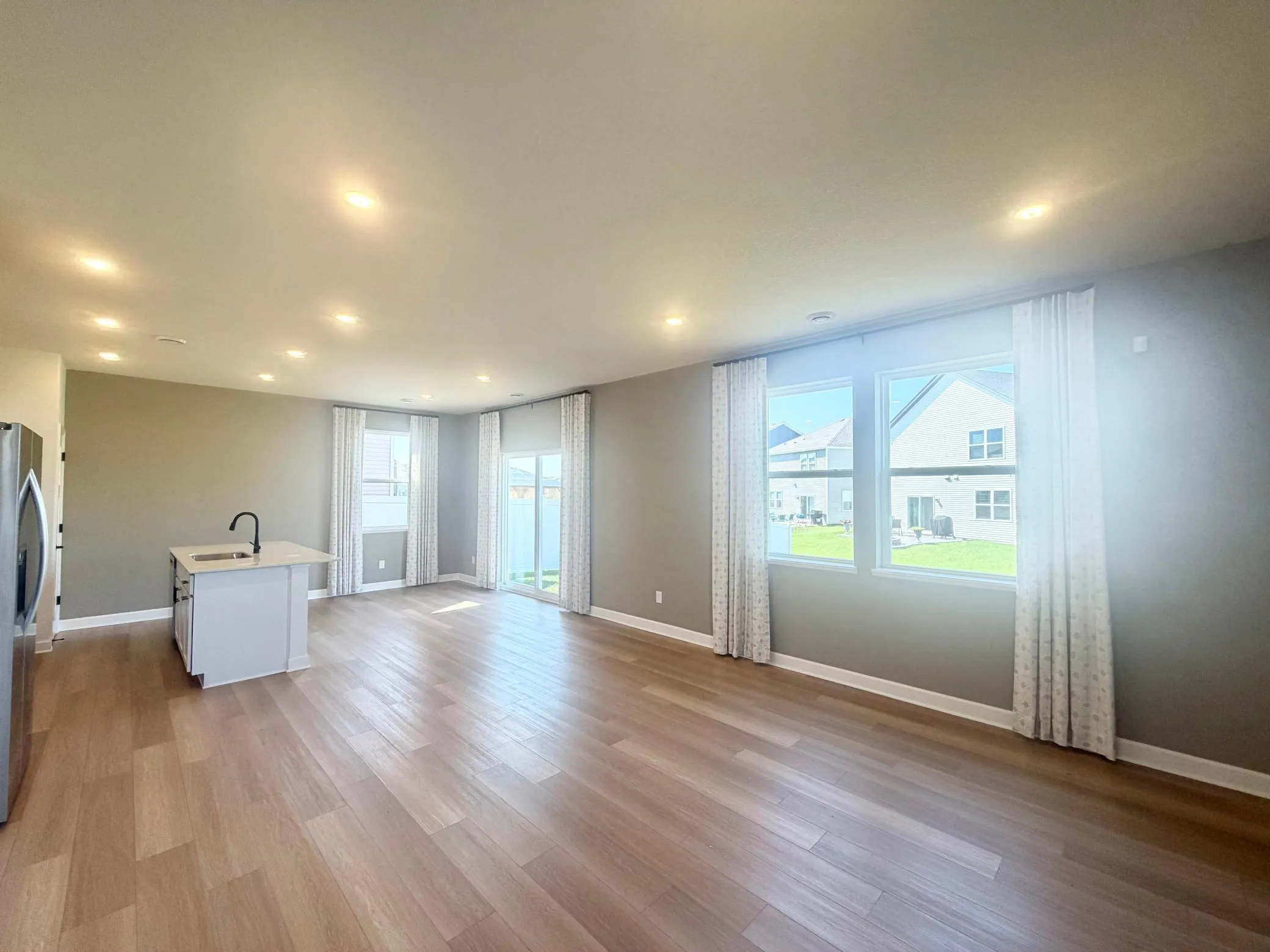 Photo 4 of 10634 Hinton S Avenue