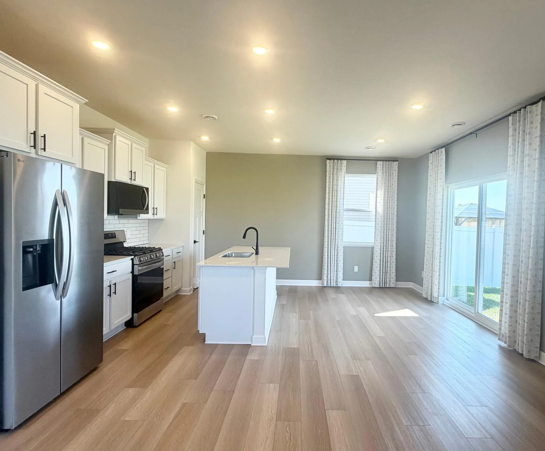 Photo 5 of 10634 Hinton S Avenue