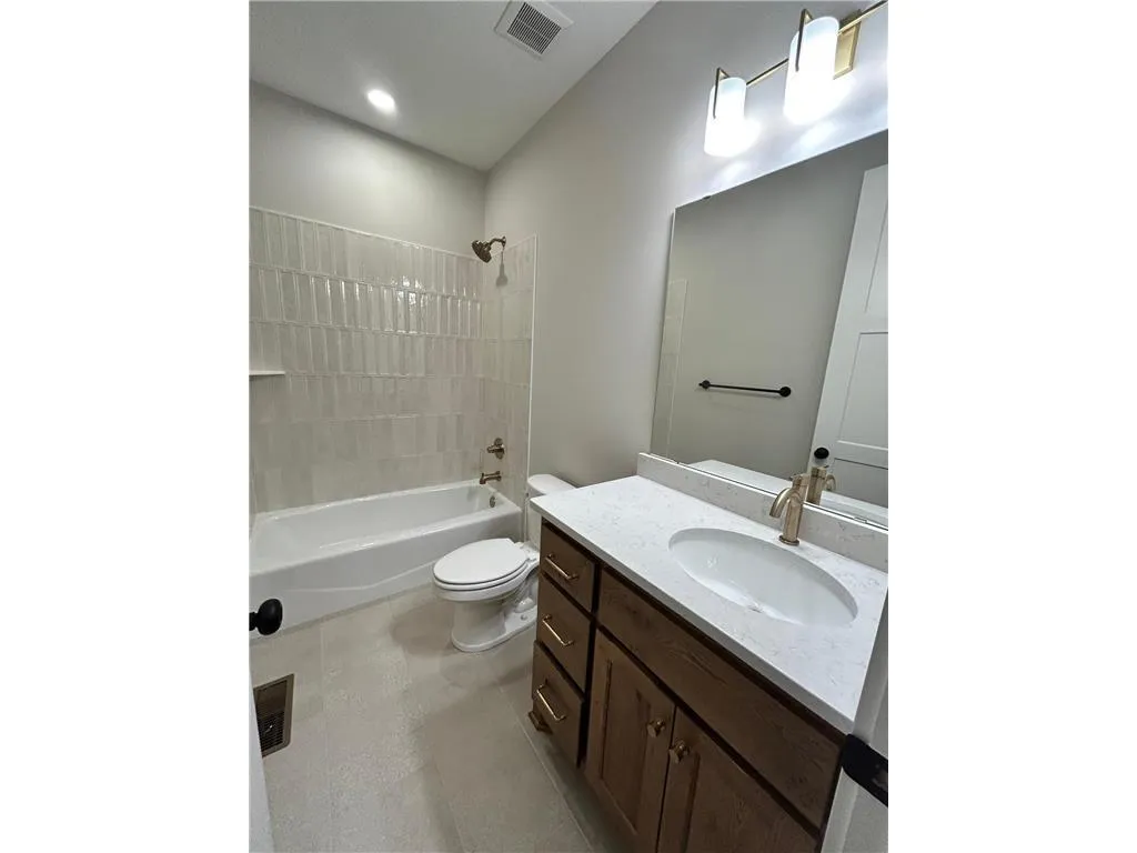 Photo 8 of 4048 Arbor Drive