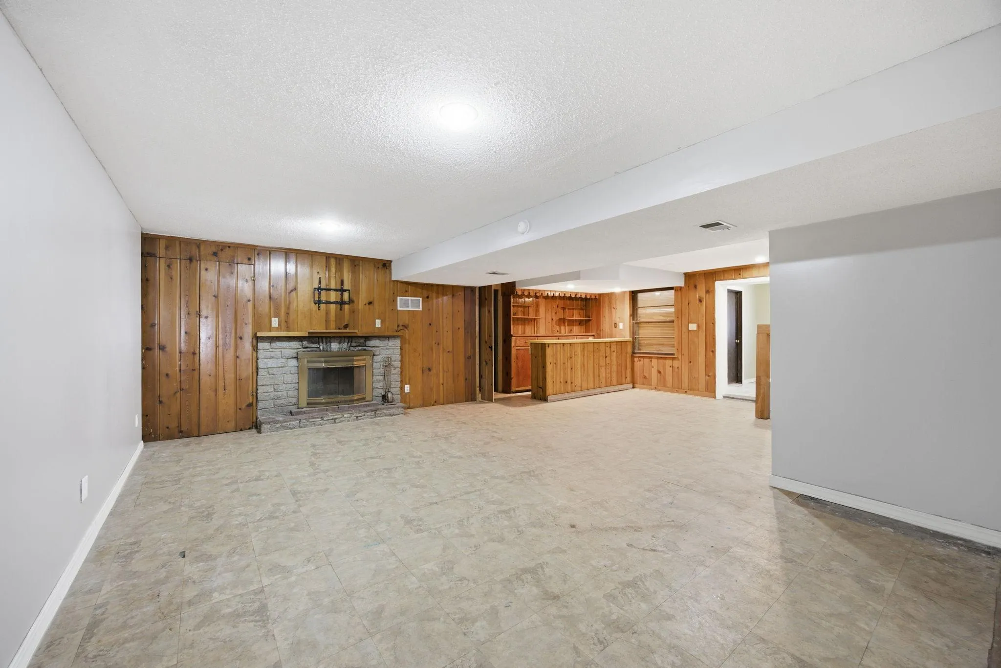 Photo 33 of 1847 Upper 55th E Street