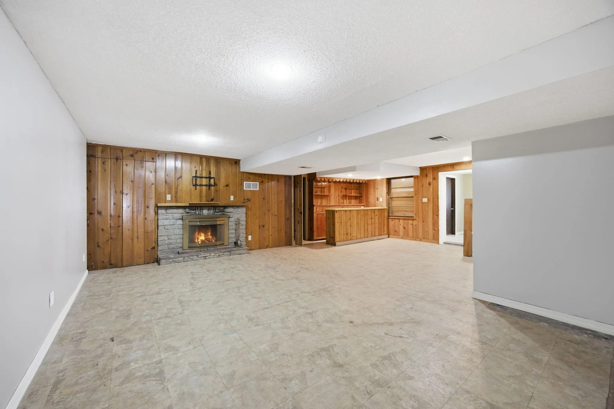 Photo 31 of 1847 Upper 55th E Street