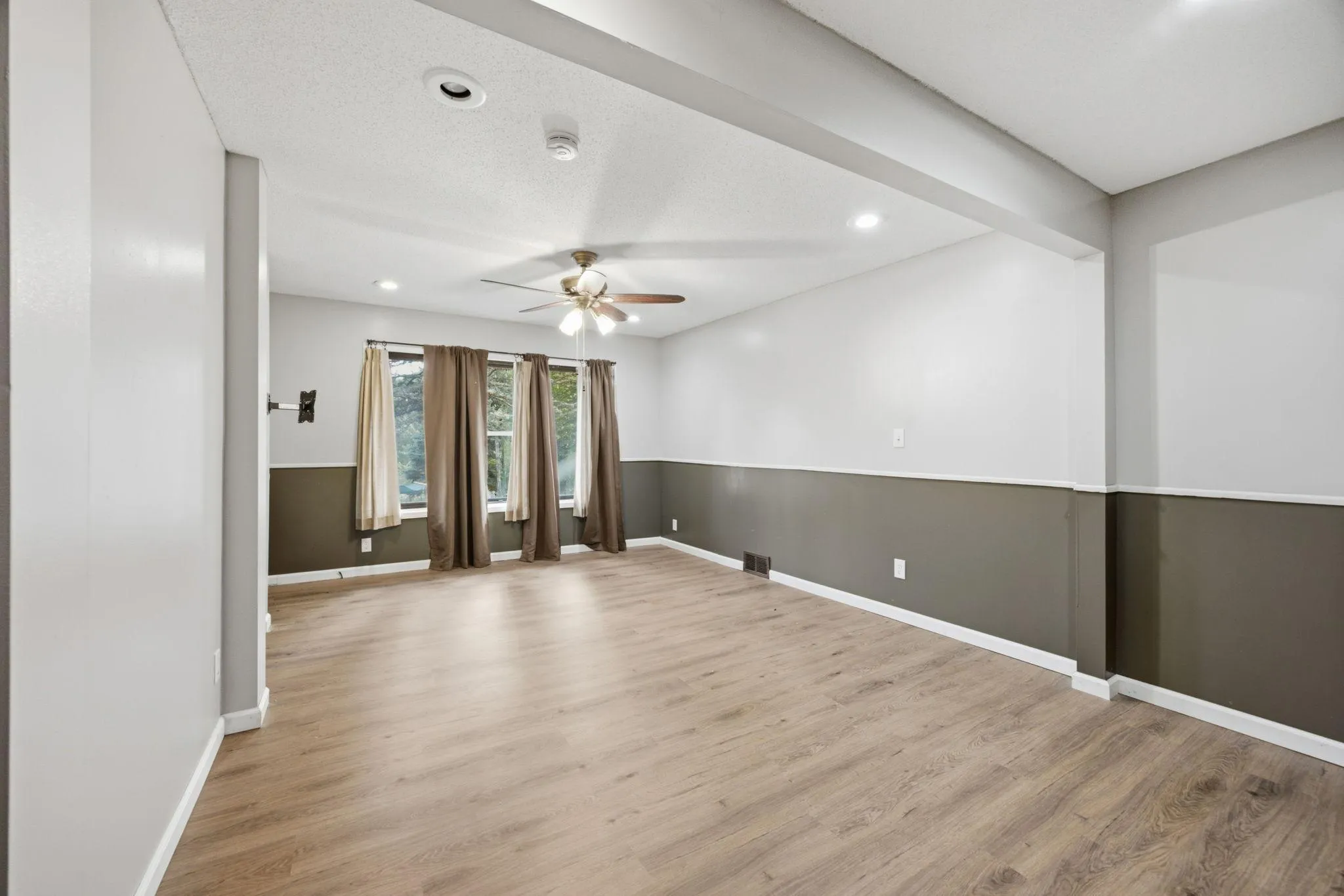 Photo 22 of 1847 Upper 55th E Street
