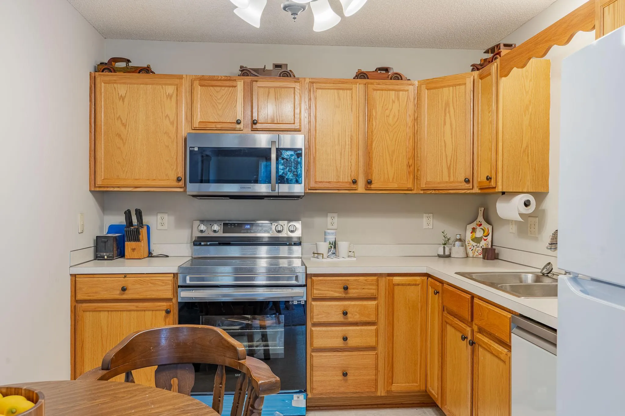 Photo 9 of 1555 County Road D E Unit B