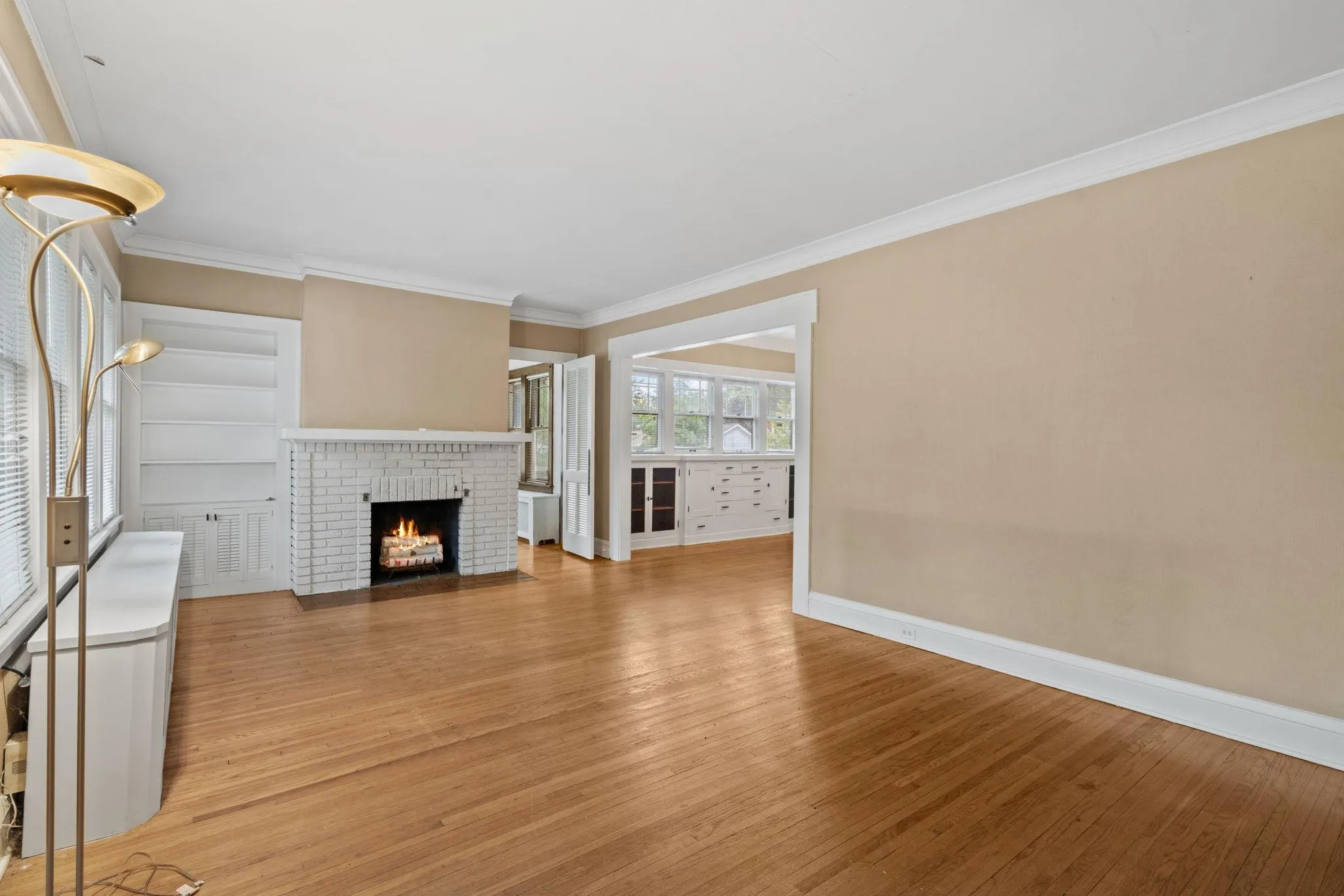 Photo 6 of 4354 Harriet Avenue