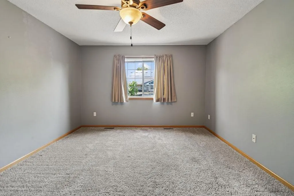 Photo 9 of 23133 Iris Avenue