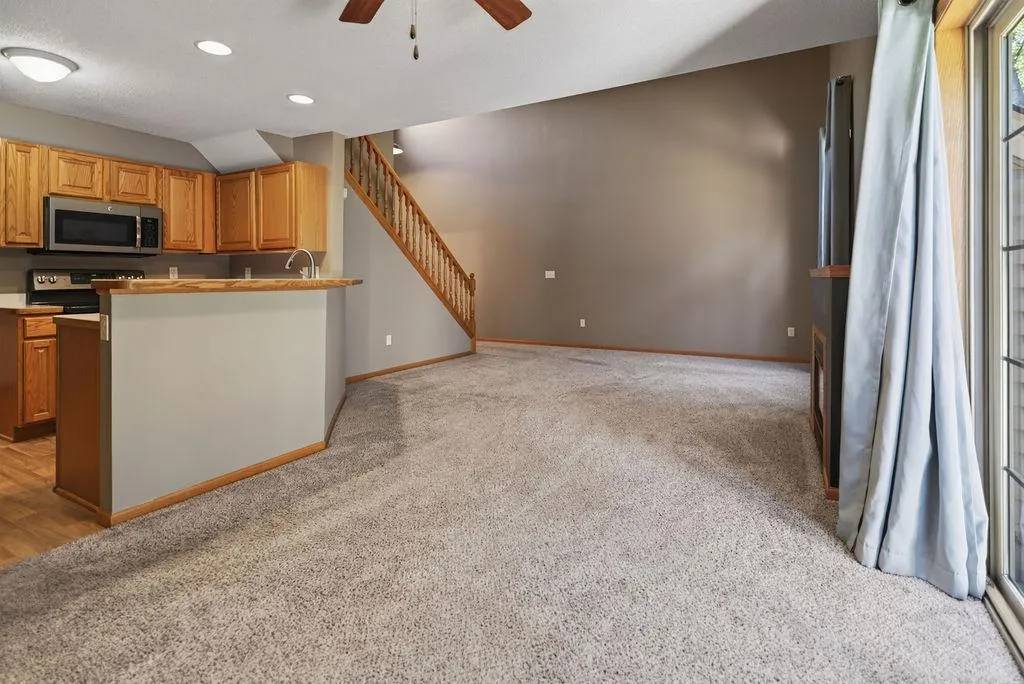 Photo 4 of 23133 Iris Avenue