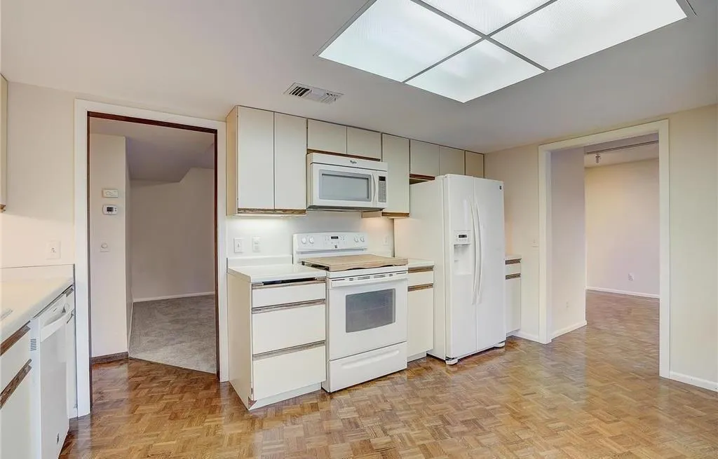 Photo 14 of 603 Lake Street Unit 307