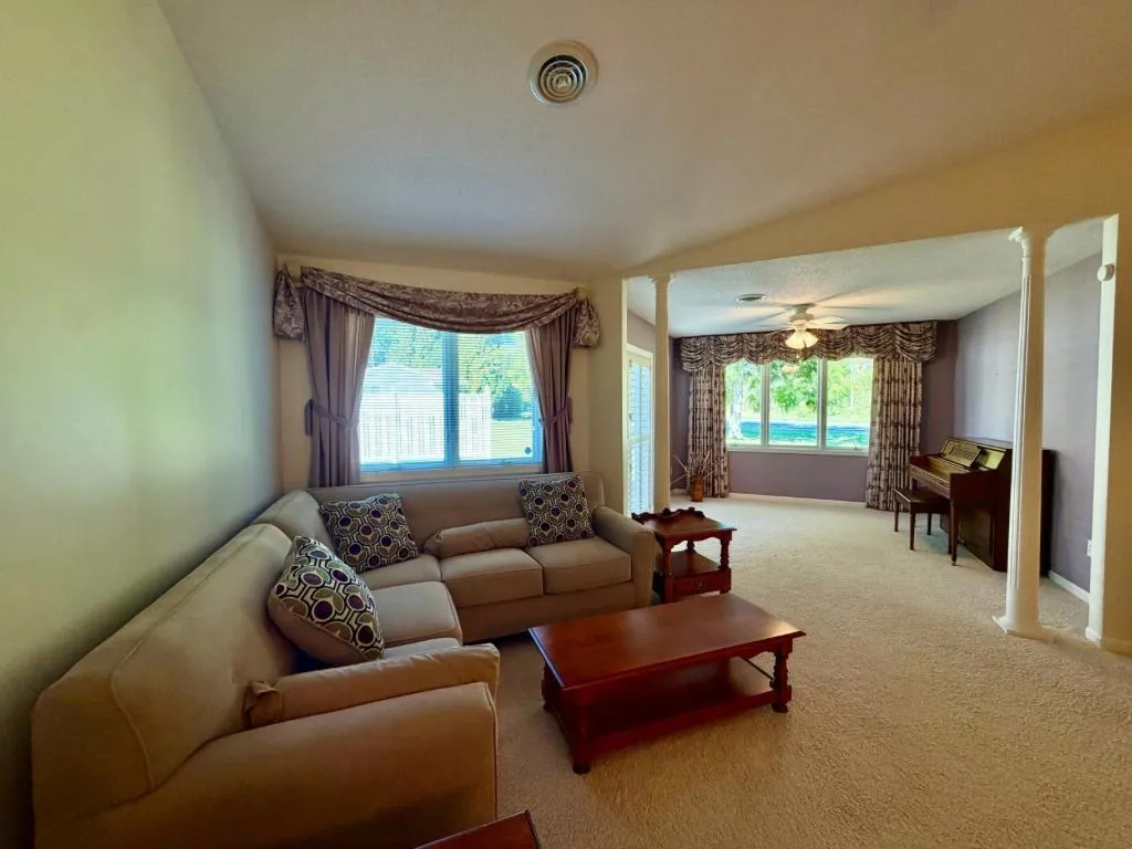 Photo 11 of 13040 Evergreen Drive