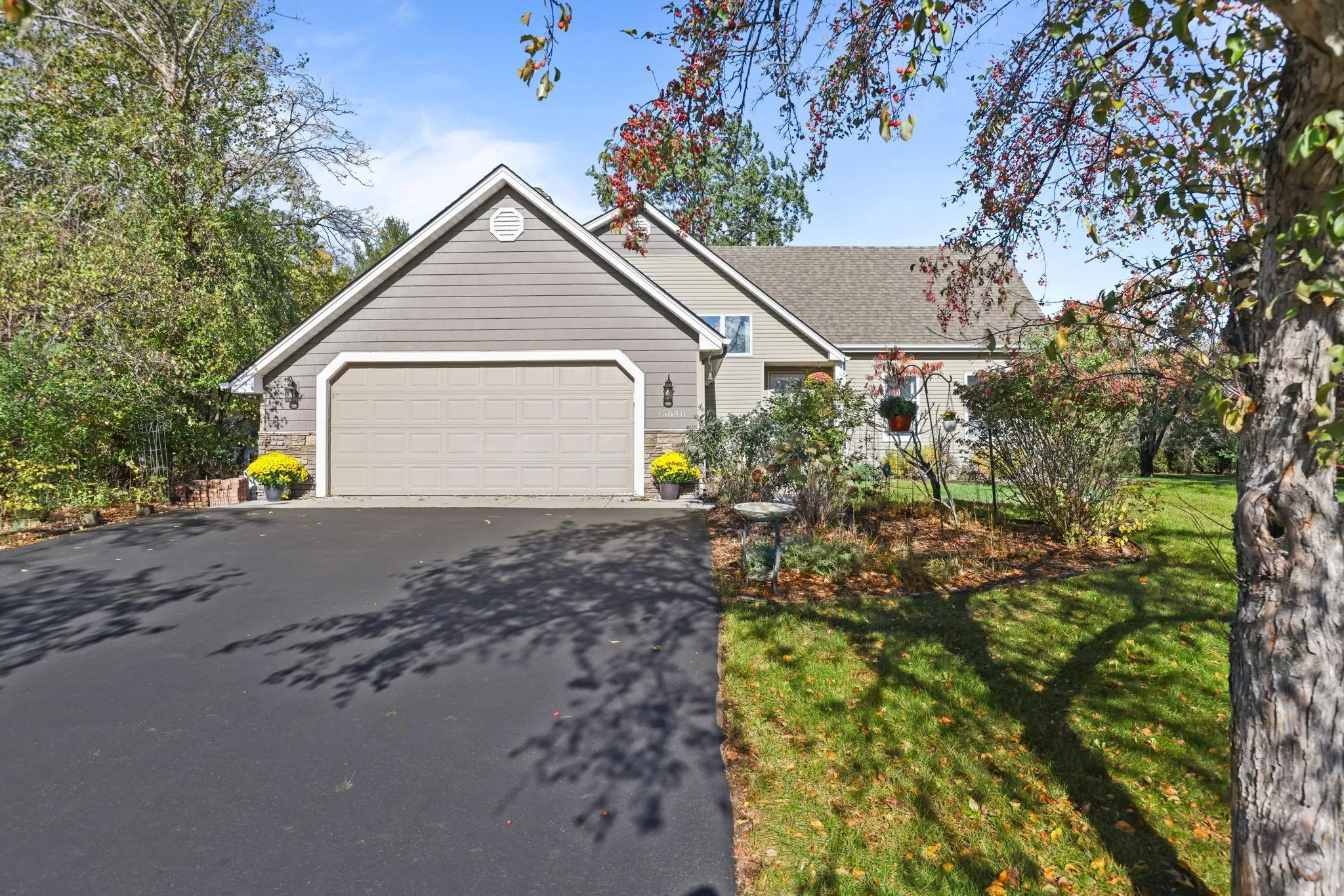 Photo 2 of 15640 Inca Nw Circle