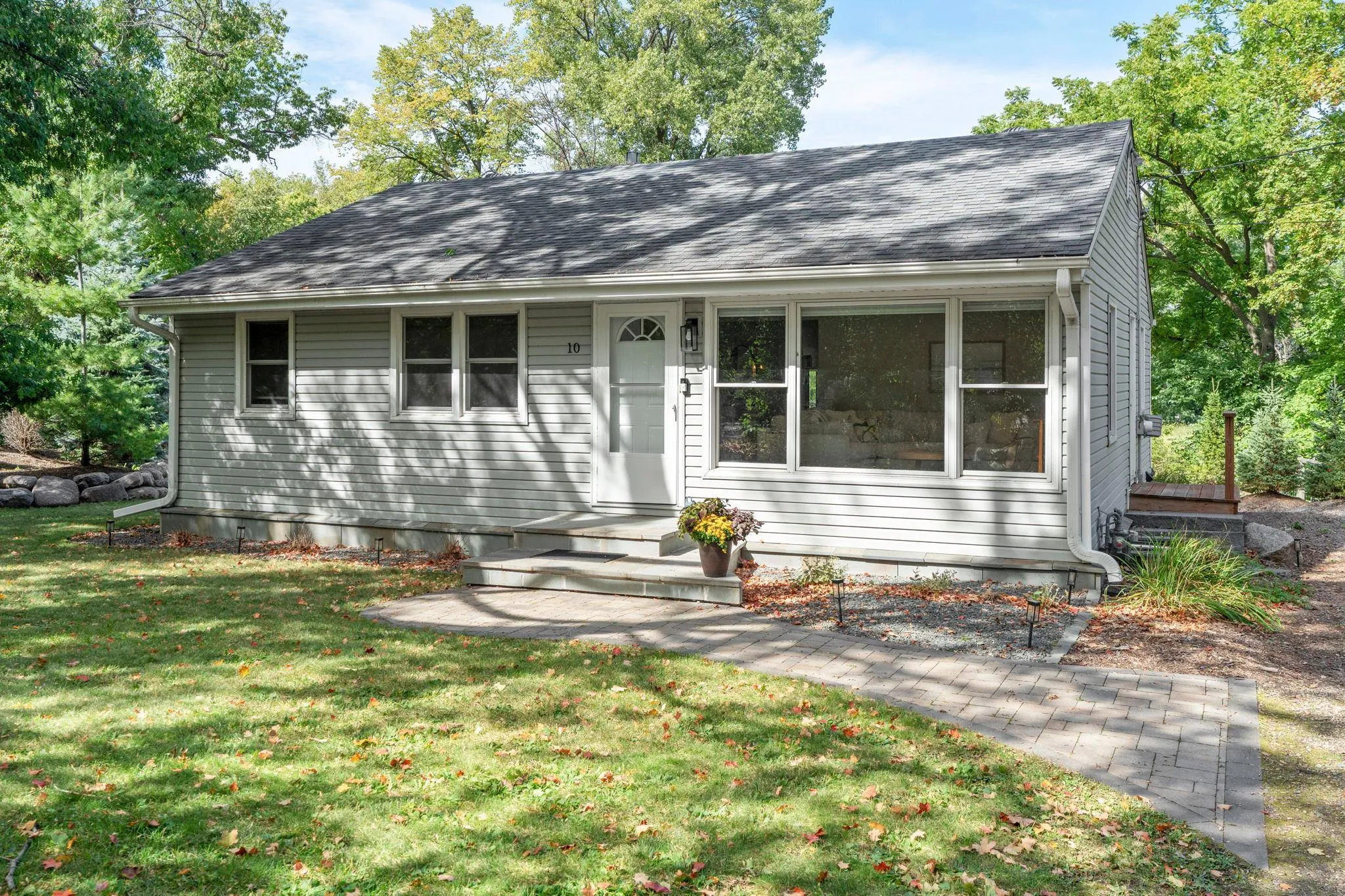 Photo 3 of 10 Woodlawn Avenue