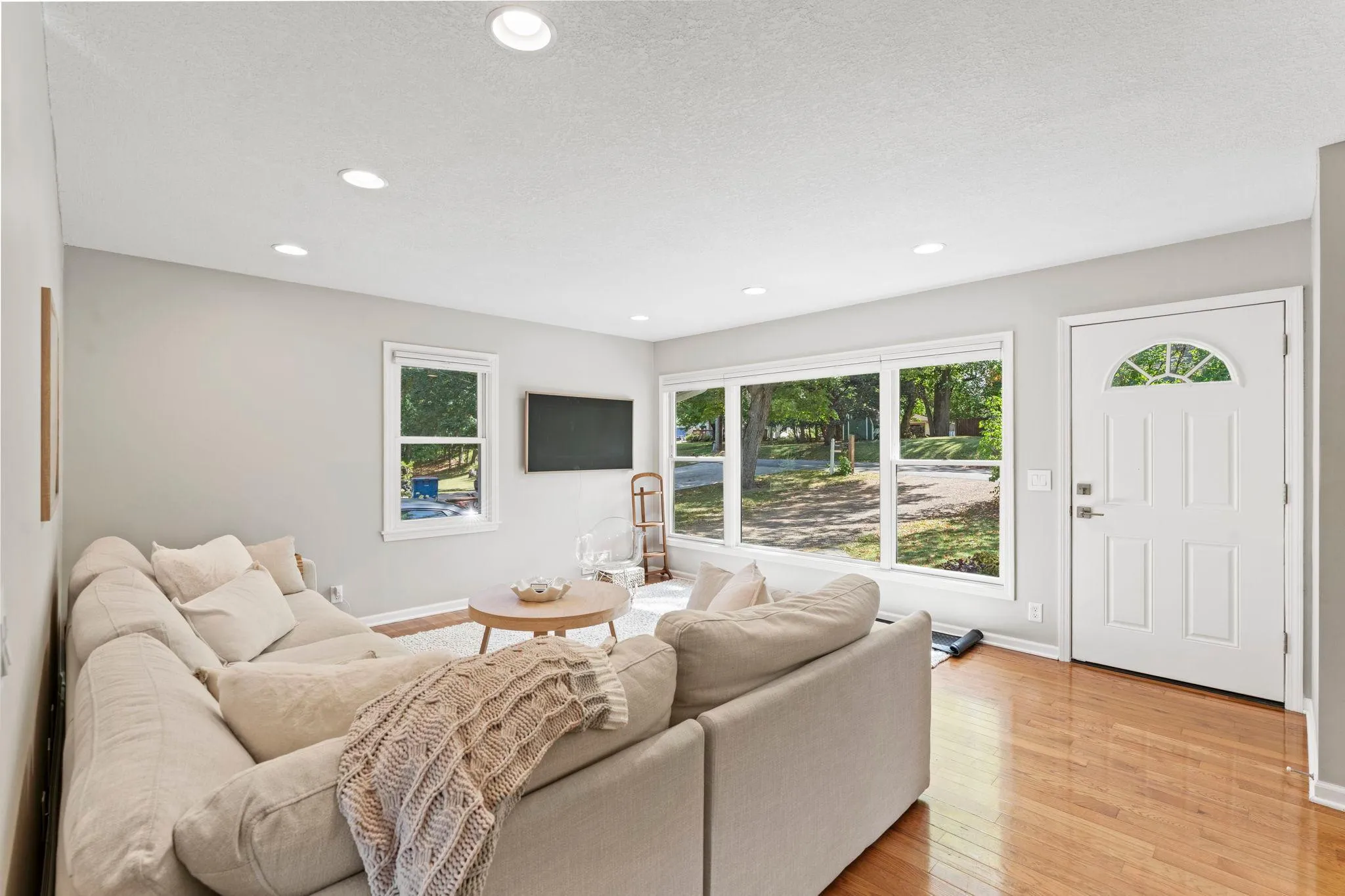 Photo 9 of 10 Woodlawn Avenue