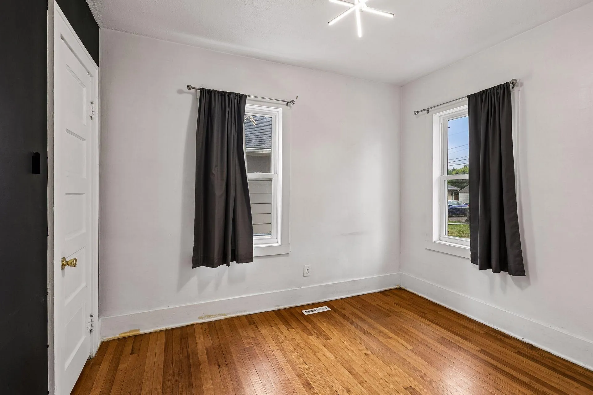 Photo 16 of 4515 Aldrich N Avenue