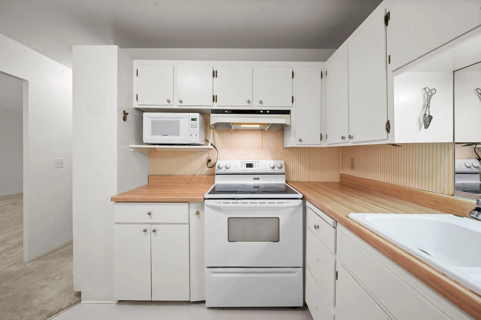 Photo 10 of 6450 York S Avenue Unit 207