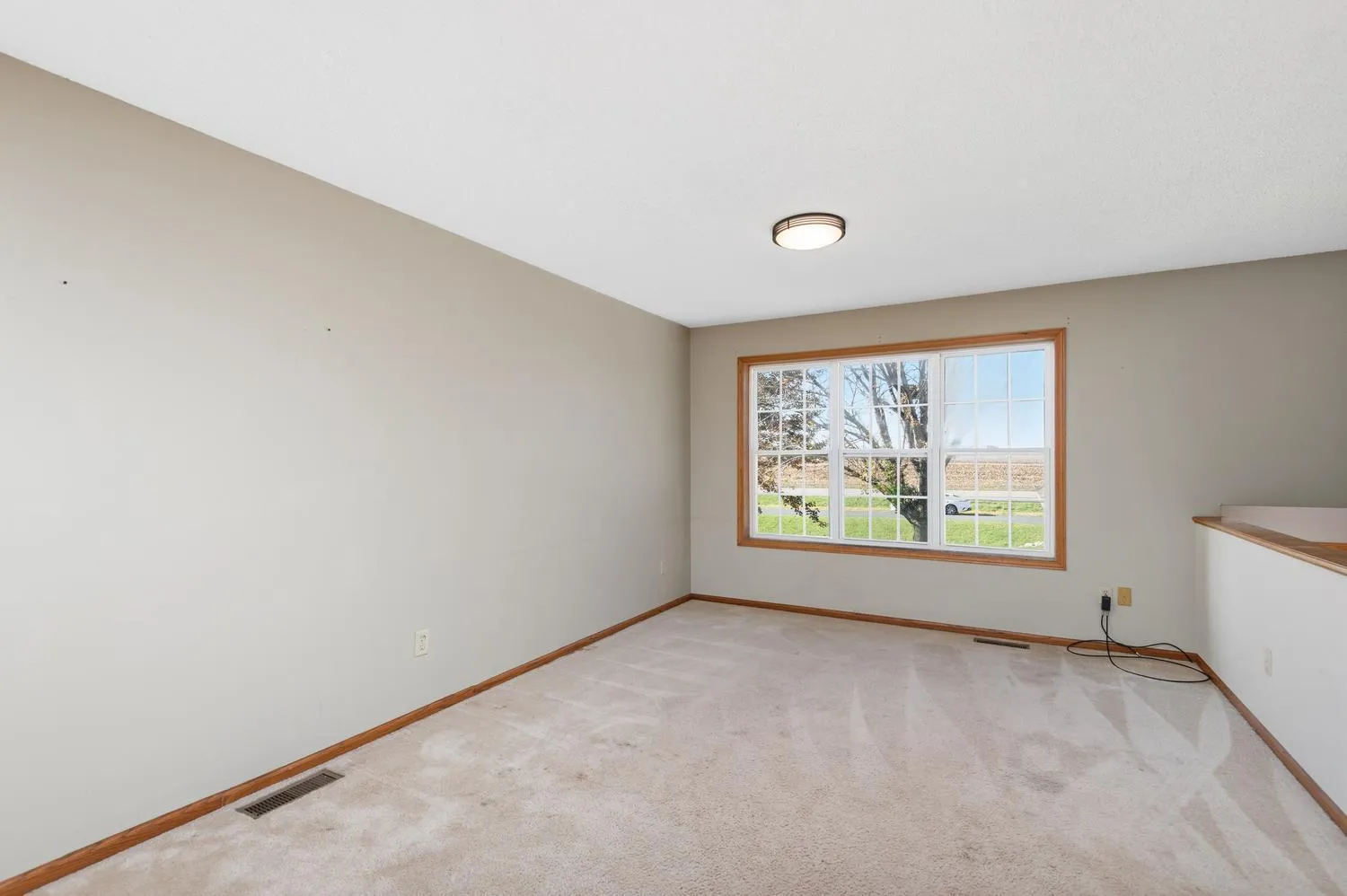 Photo 5 of 7614 Labeaux Ne Avenue
