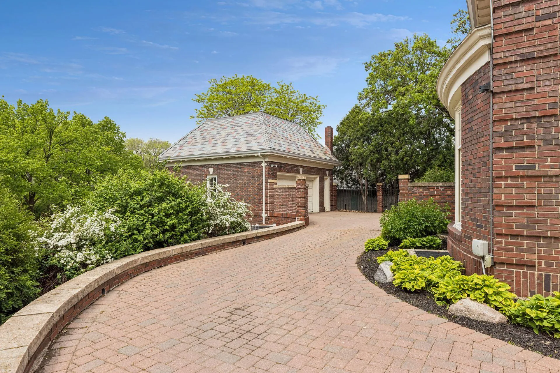 Photo 91 of 1122 Mount Curve Avenue