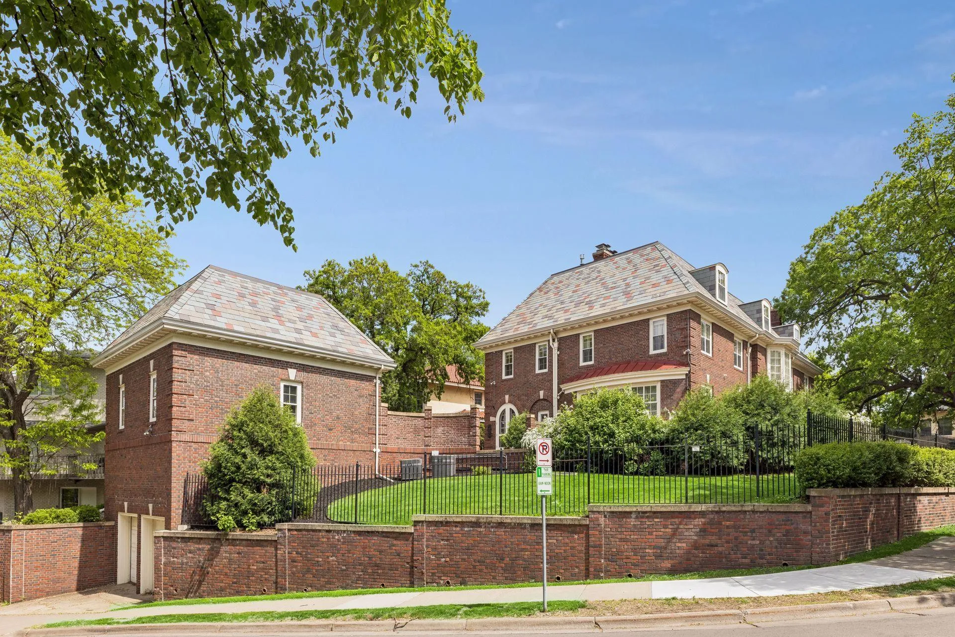 Photo 93 of 1122 Mount Curve Avenue
