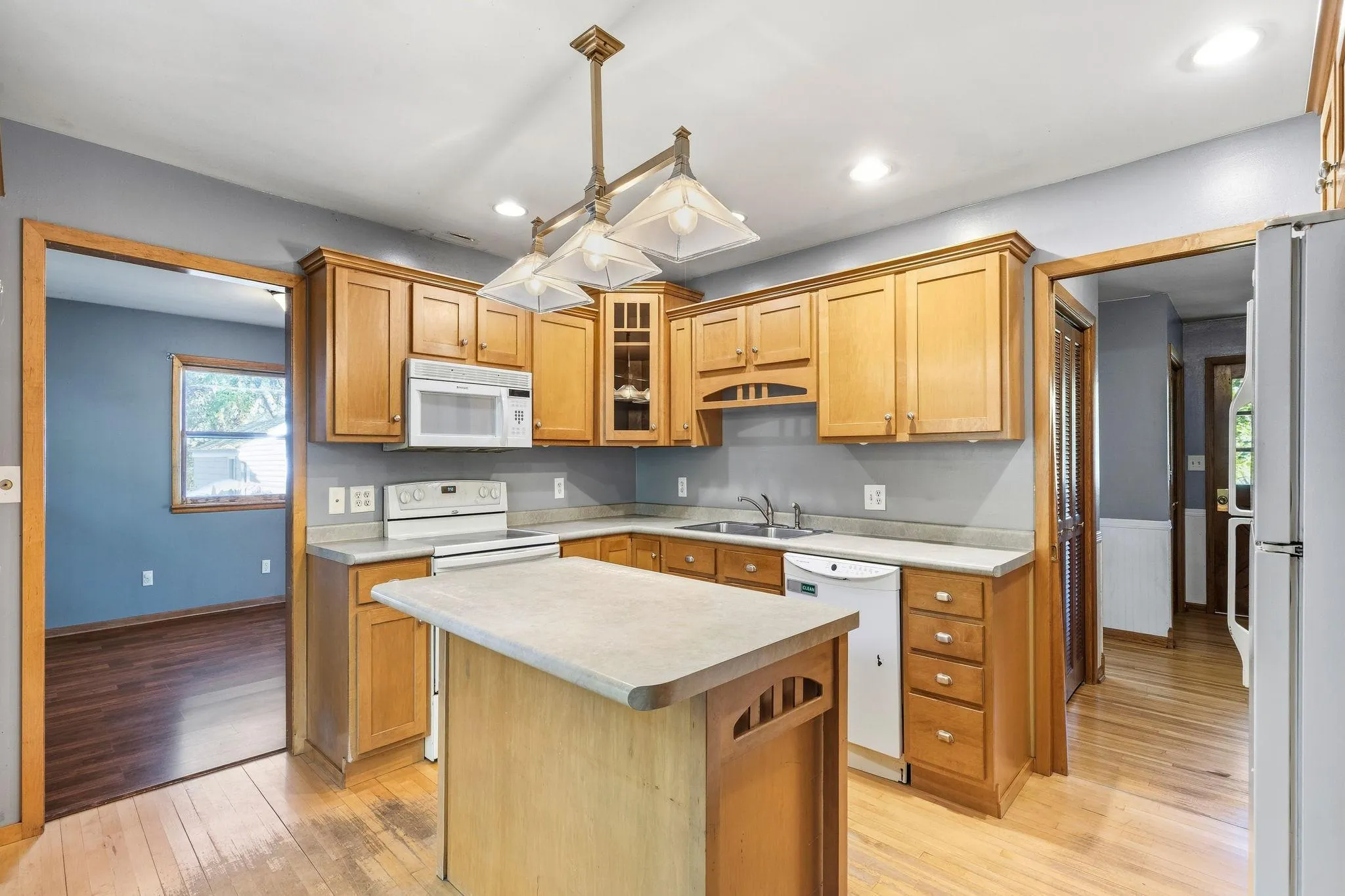 Photo 11 of 1742 Hillcrest Drive