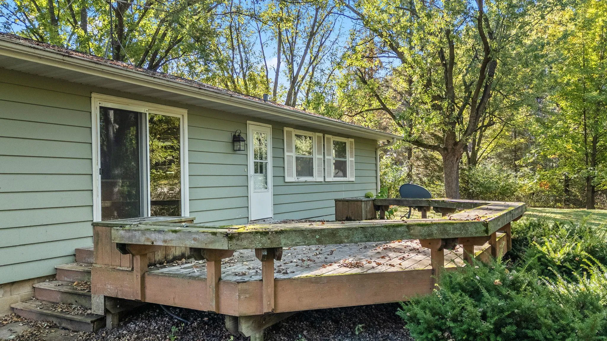 Photo 3 of 1742 Hillcrest Drive