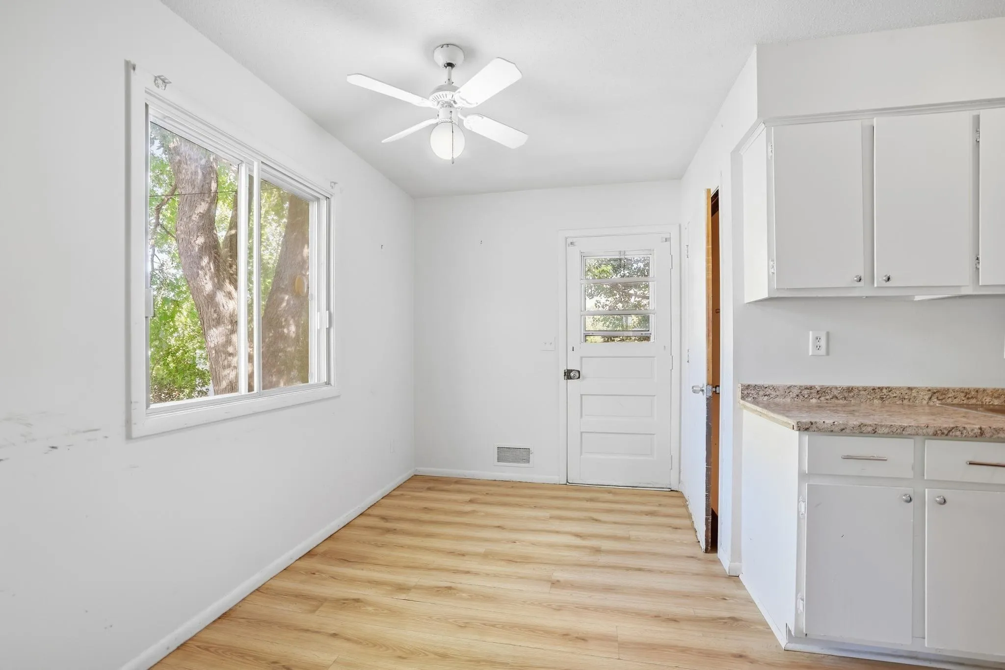 Photo 9 of 5013 Shoreline Drive