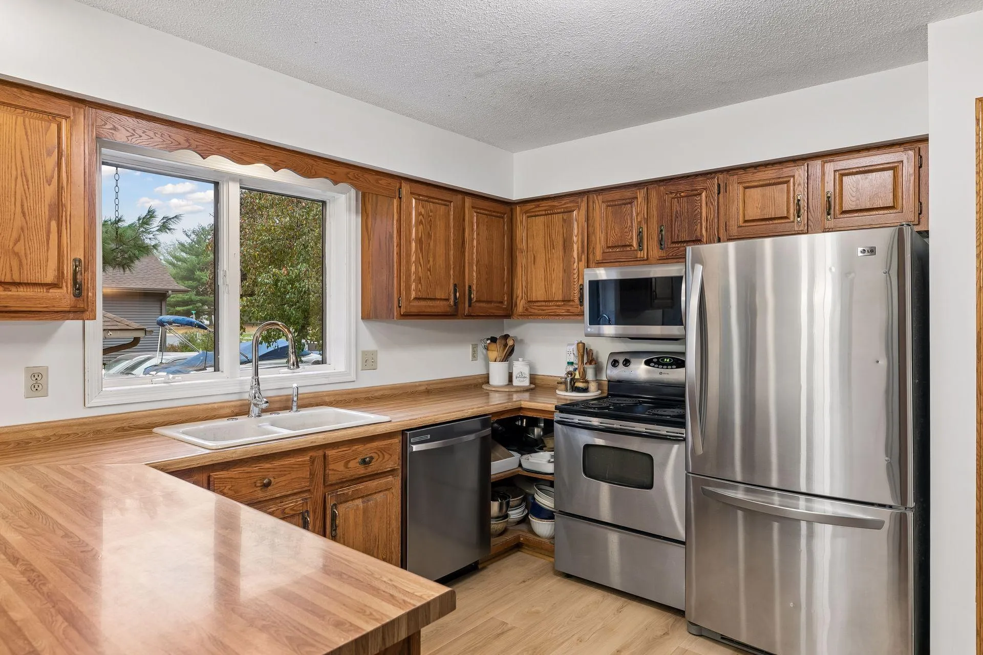 Photo 10 of 1112 Grandview Drive