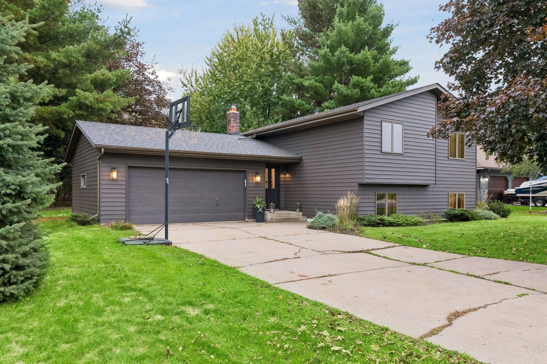 Photo 2 of 1112 Grandview Drive