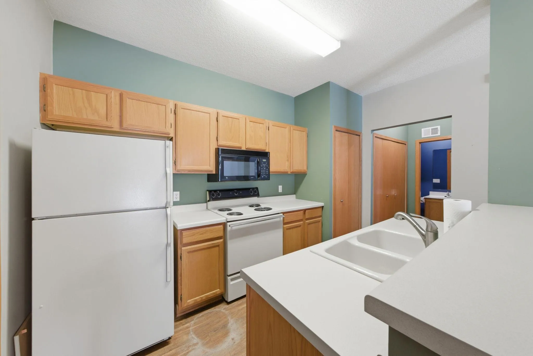 Photo 7 of 14172 Plymouth Avenue Unit 28