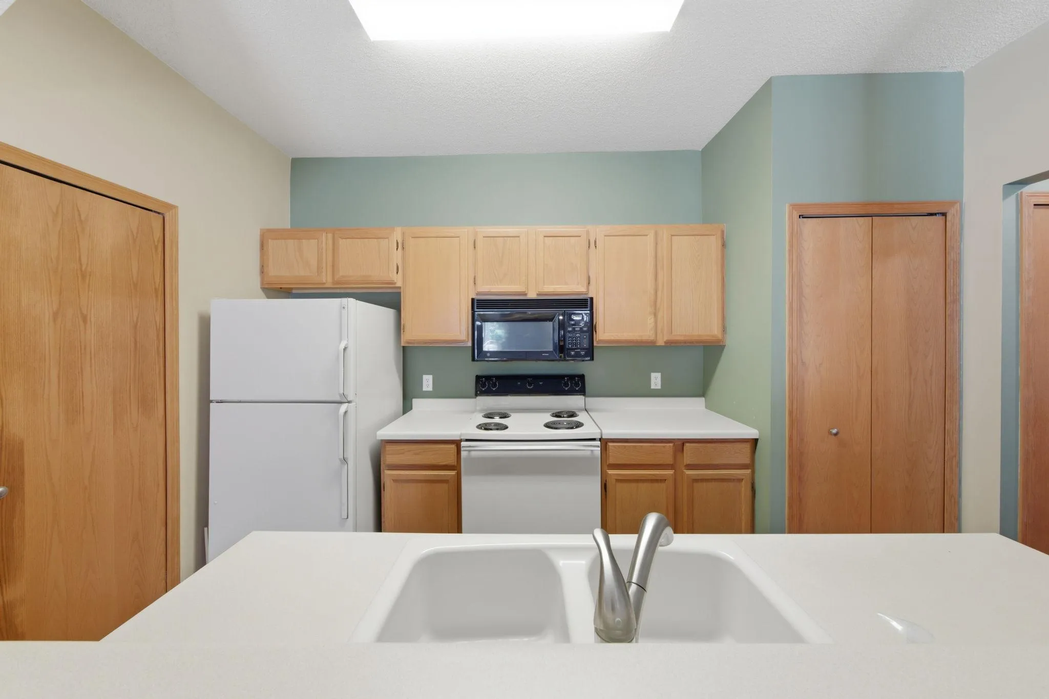 Photo 8 of 14172 Plymouth Avenue Unit 28