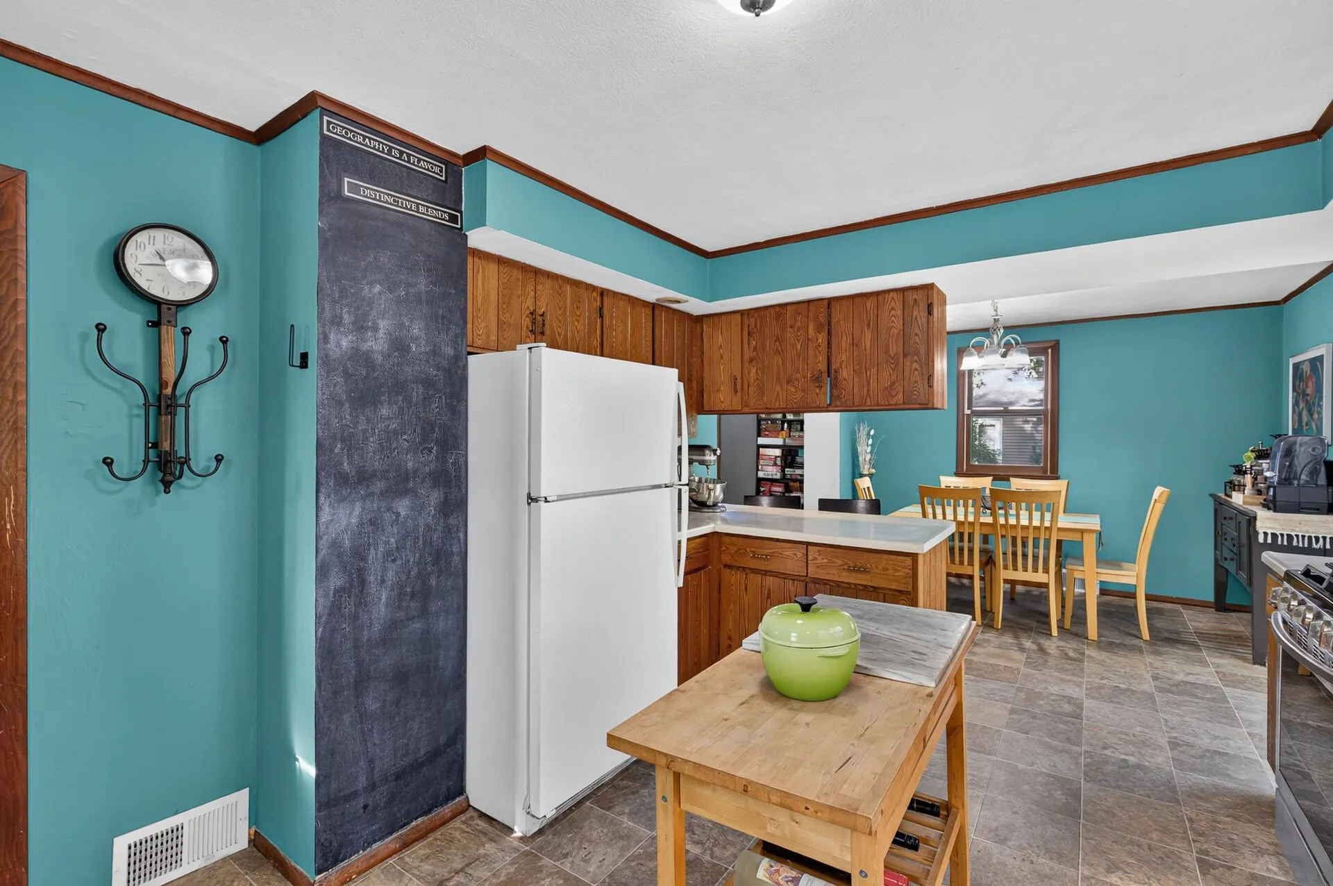 Photo 10 of 810 Summit Avenue