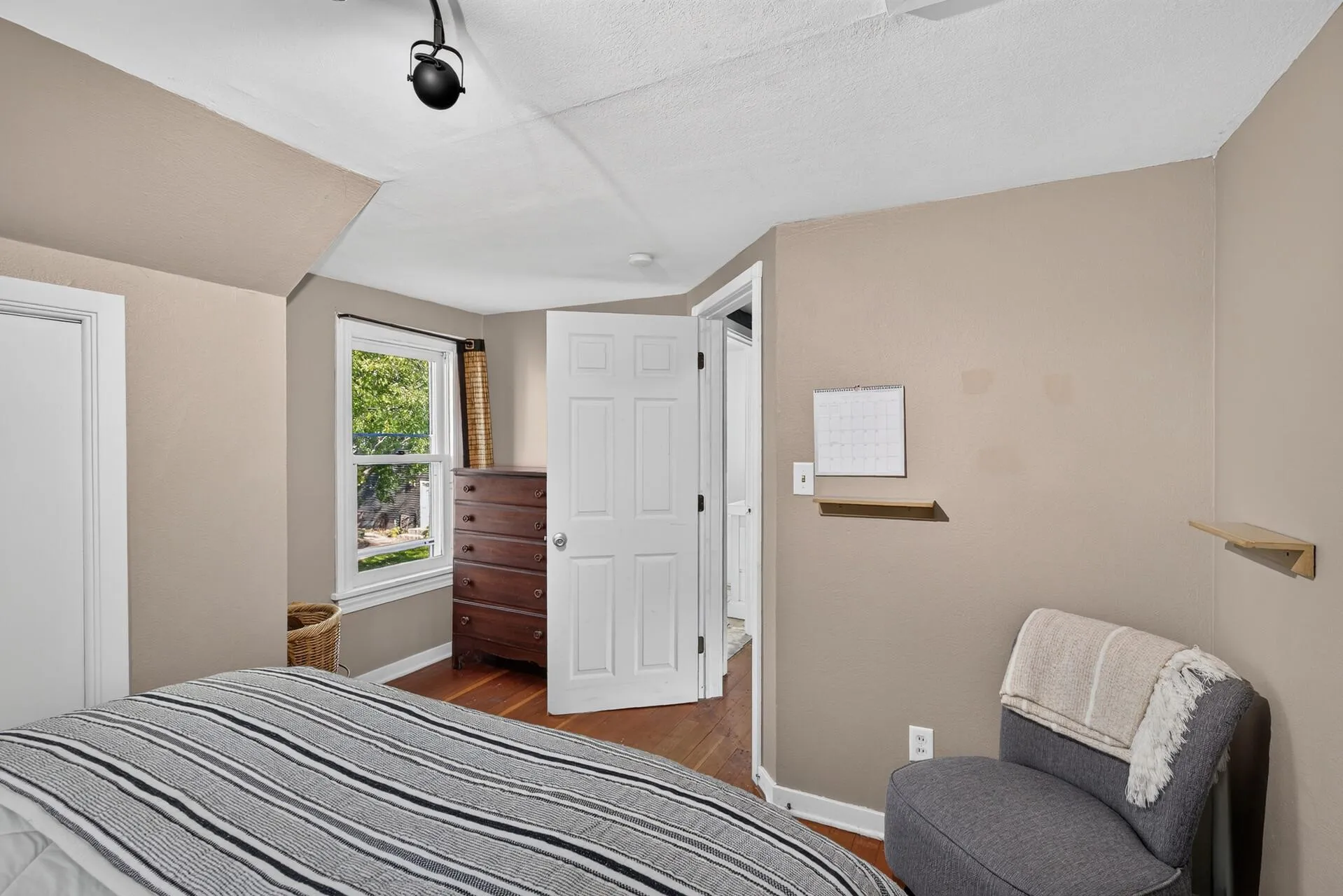 Photo 14 of 810 Summit Avenue
