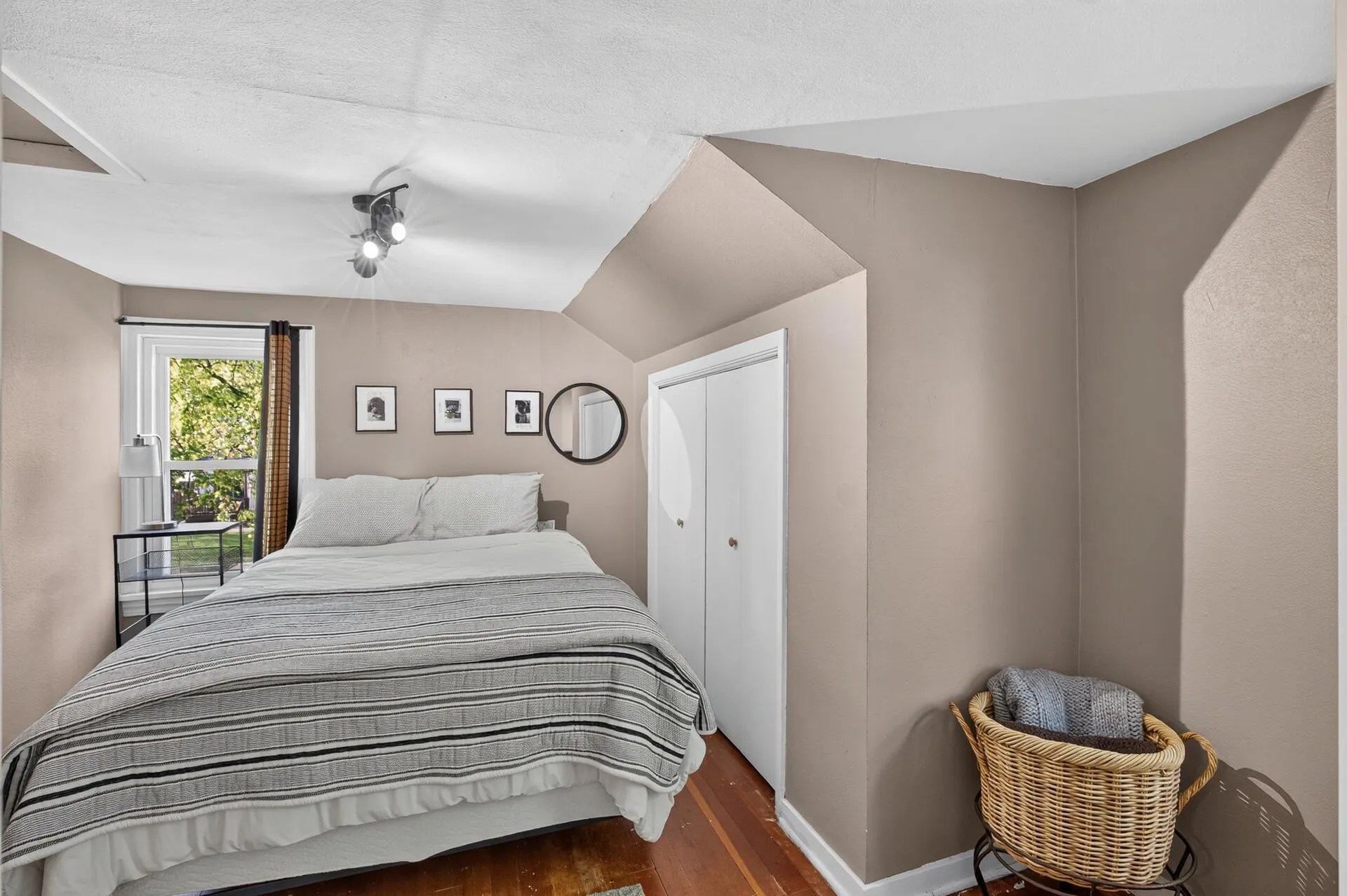 Photo 13 of 810 Summit Avenue