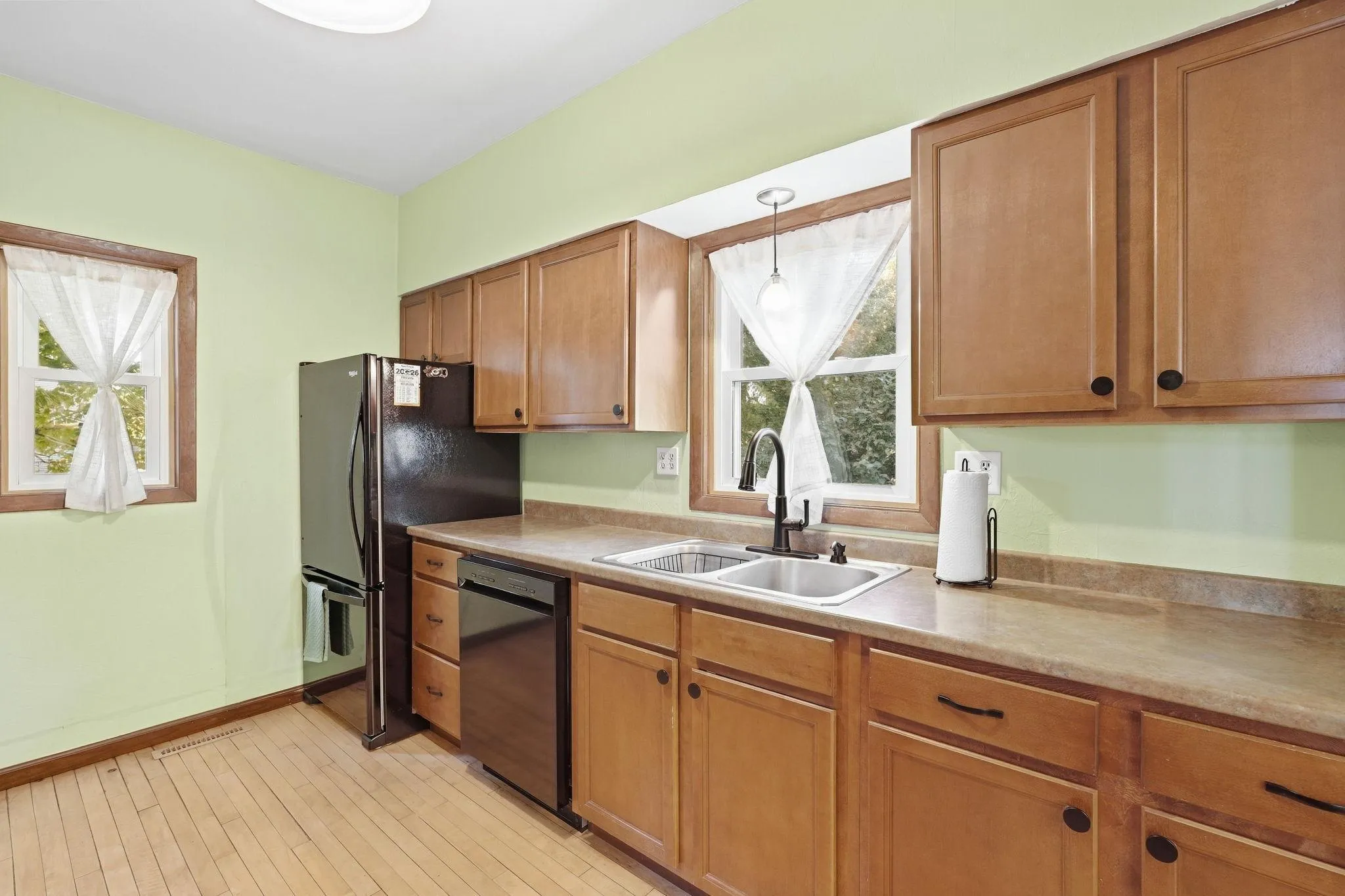 Photo 11 of 208 W Maple Street