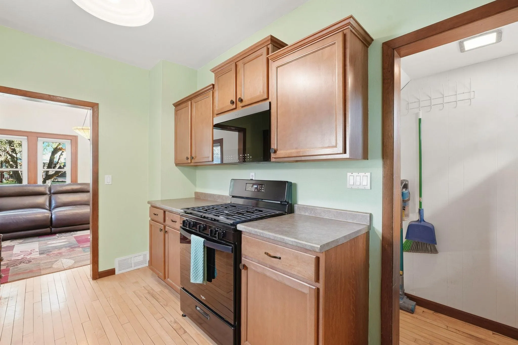 Photo 12 of 208 W Maple Street