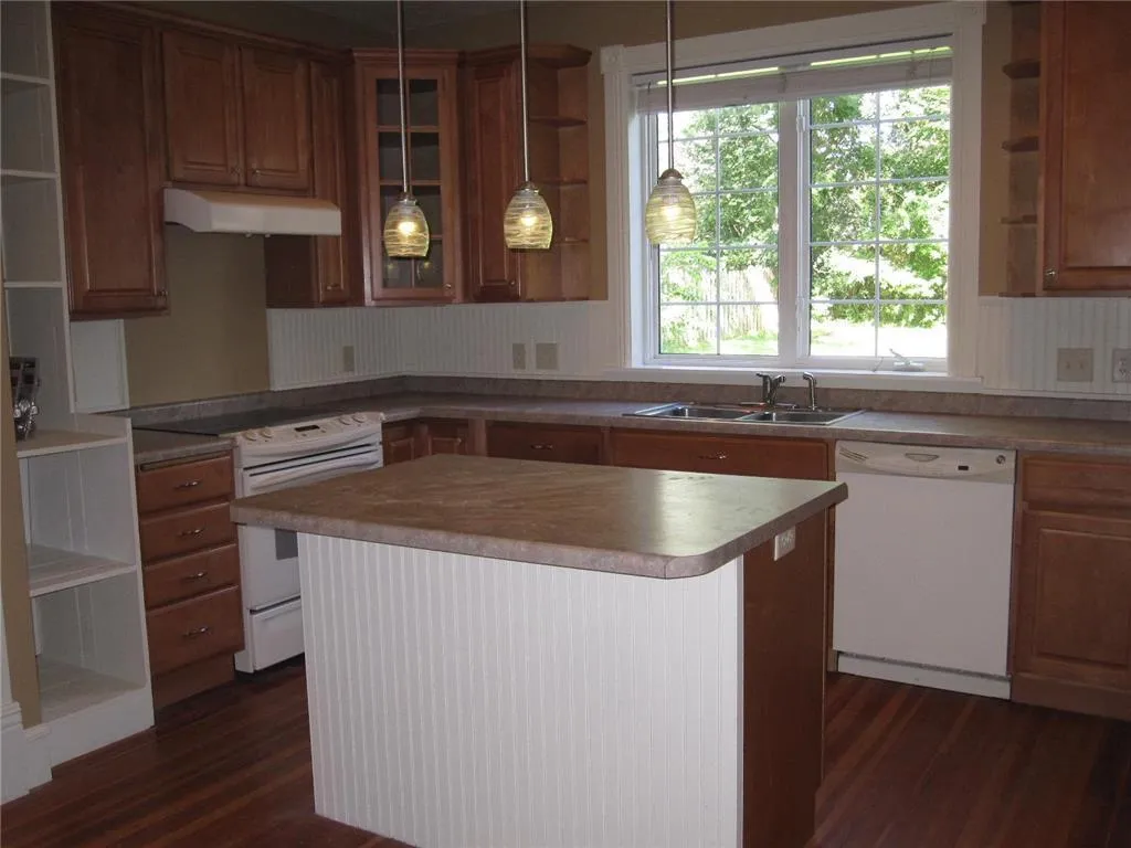 Photo 6 of 230 N Arch Avenue