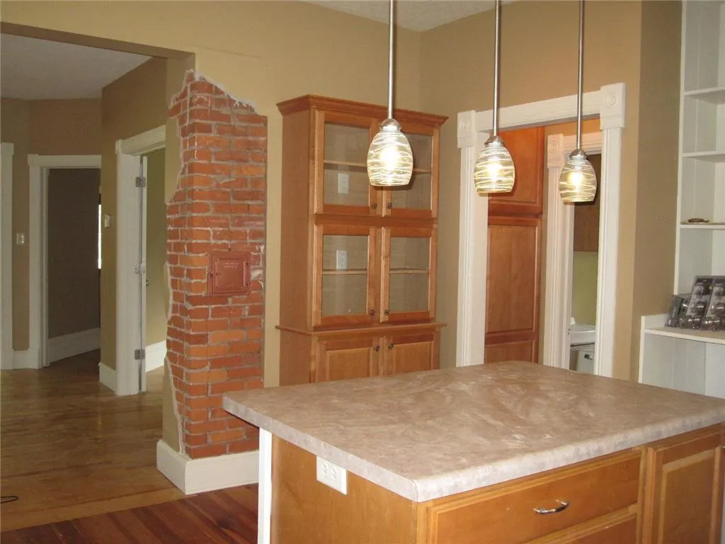 Photo 7 of 230 N Arch Avenue