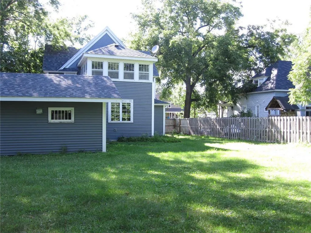 Photo 3 of 230 N Arch Avenue