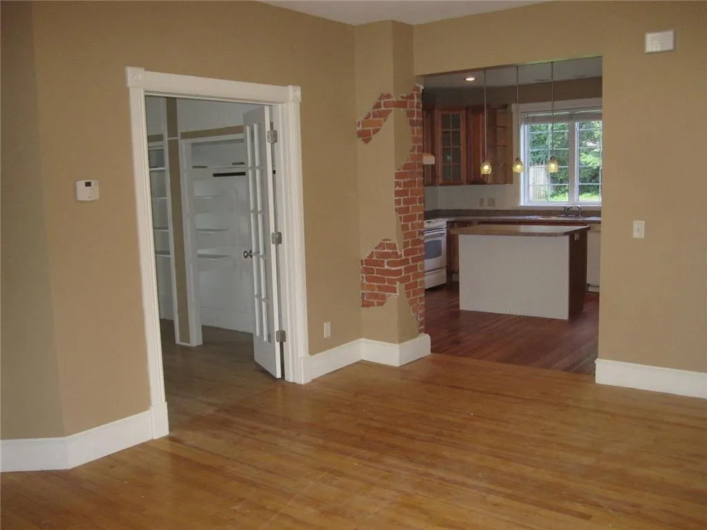 Photo 9 of 230 N Arch Avenue