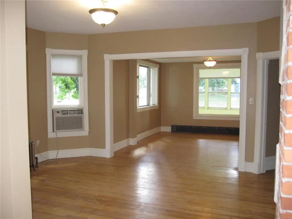 Photo 10 of 230 N Arch Avenue
