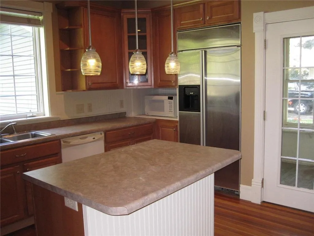 Photo 5 of 230 N Arch Avenue