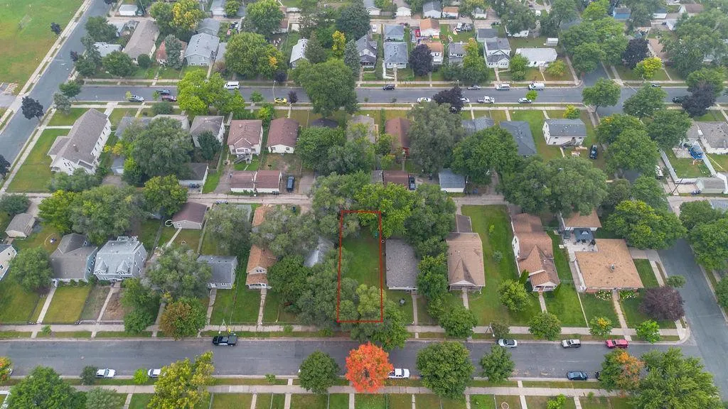 Photo 4 of 5135 Irving N Avenue