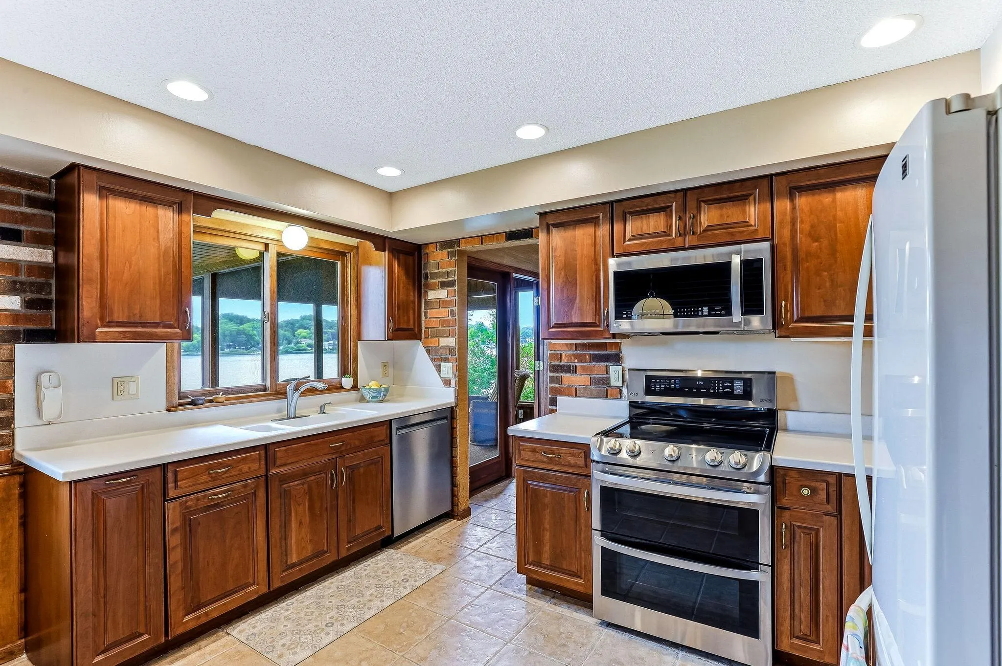 Photo 18 of 2162 Lakebrook Drive