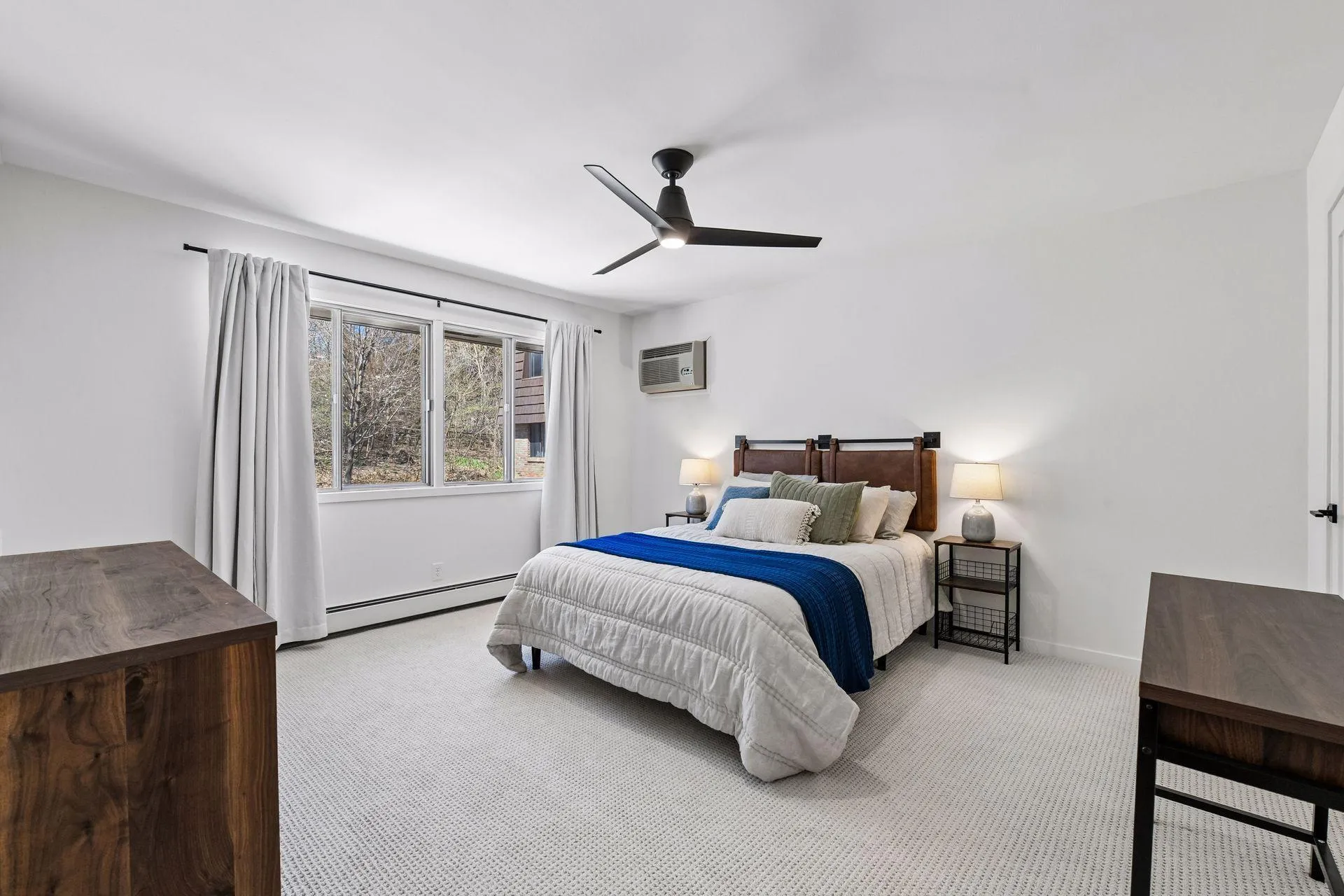 Photo 18 of 215 Barry S Avenue Unit 202